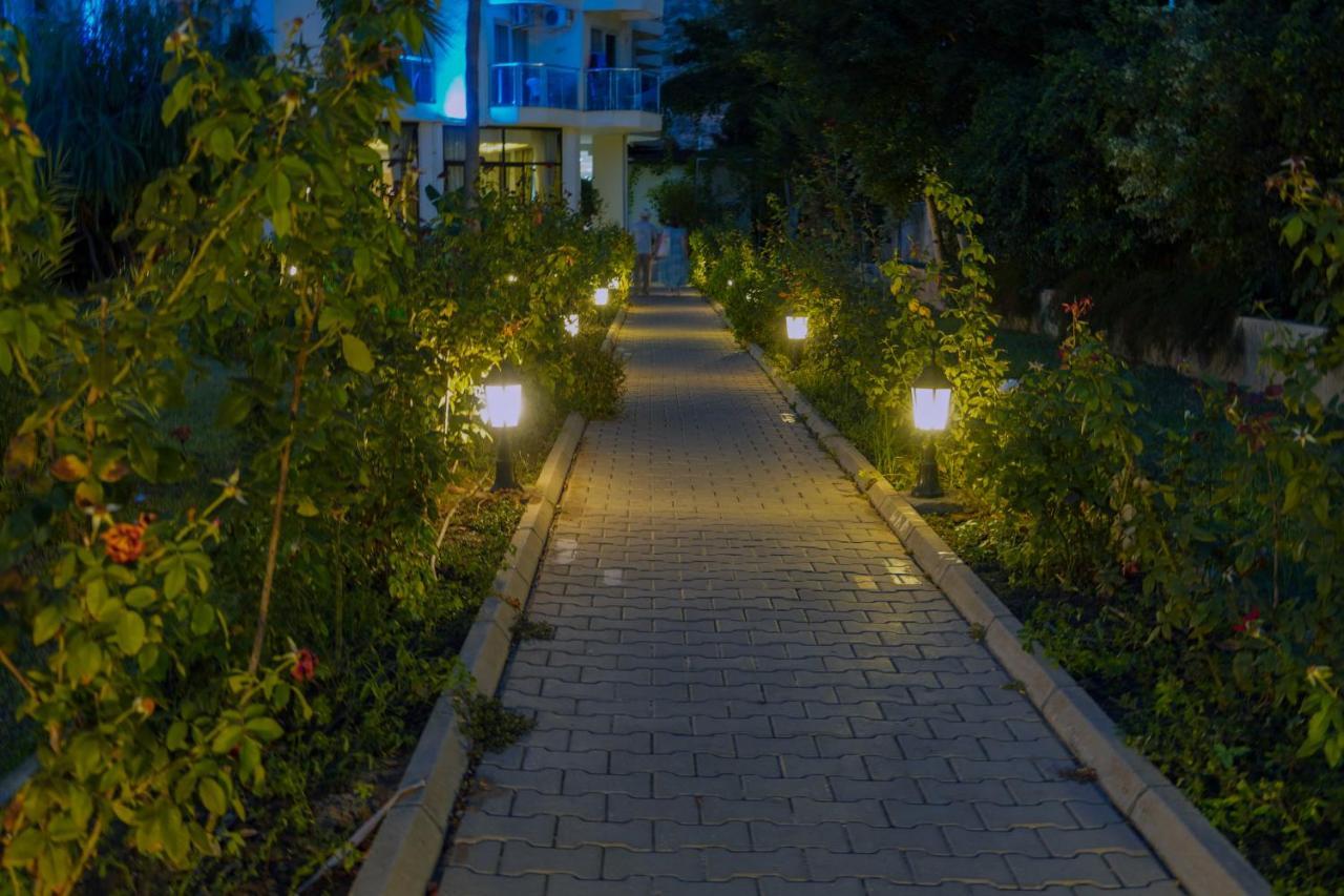 Blue Fish Hotel โคนัคคลึ ภายนอก รูปภาพ