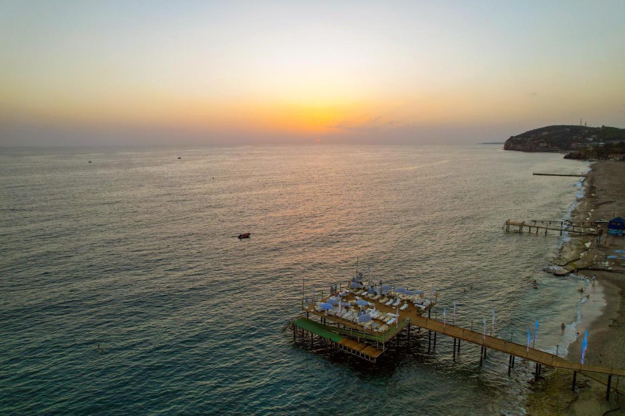 Blue Fish Hotel โคนัคคลึ ภายนอก รูปภาพ