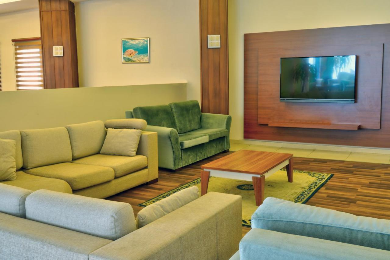 Blue Fish Hotel โคนัคคลึ ภายนอก รูปภาพ