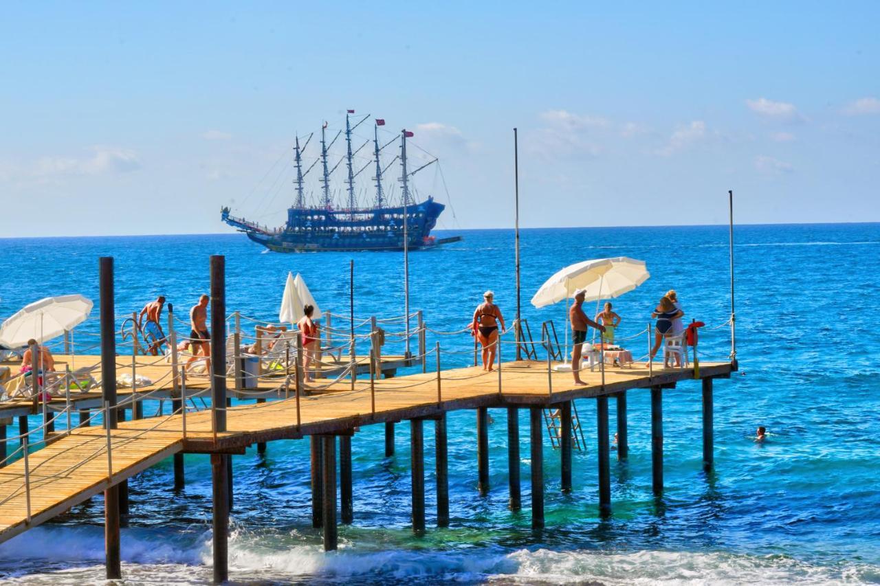 Blue Fish Hotel โคนัคคลึ ภายนอก รูปภาพ